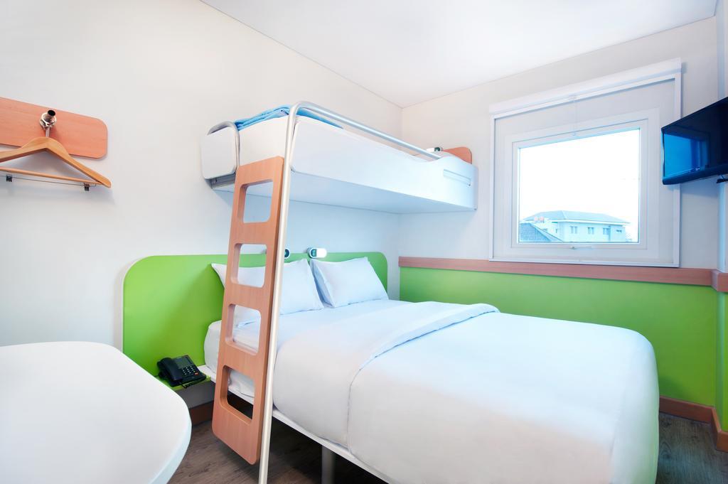 Ibis Budget Semarang Tendean Cameră foto
